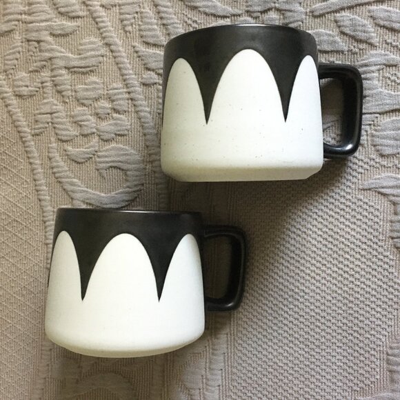 Two Orca Fin Black and White Wave Starbucks Mugs 2017 - Picture 7 of 11